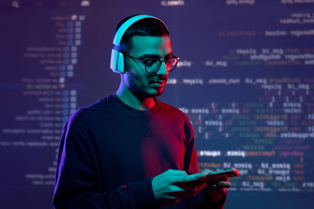 advanced-tester-examining-new-app-2021-09-24-02-56-43-utc